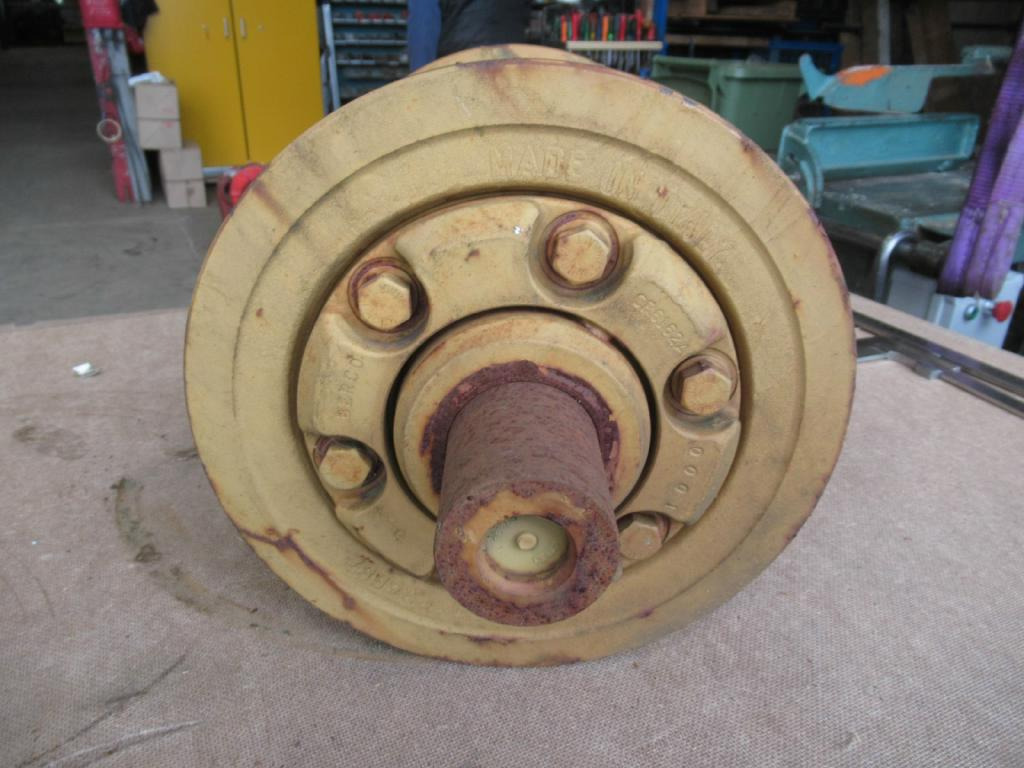 新的 支重轮 适用于 建筑机械 Berco 76066462 -：图2
