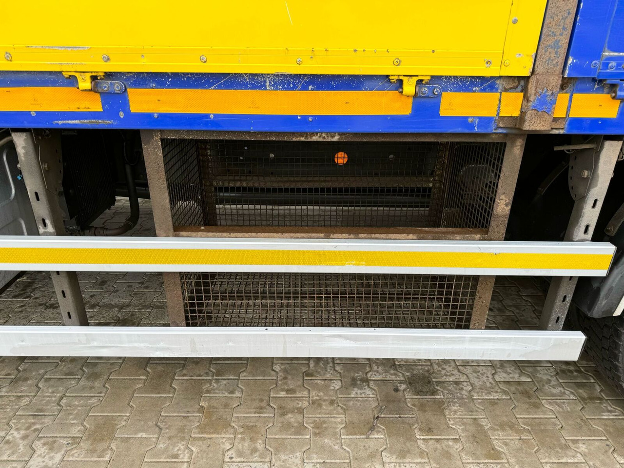 栏板式/ 平板卡车, 起重车 IVECO EuroCargo 180E25：图23