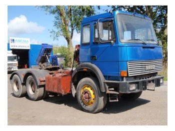 Iveco 330.36 - 牵引车