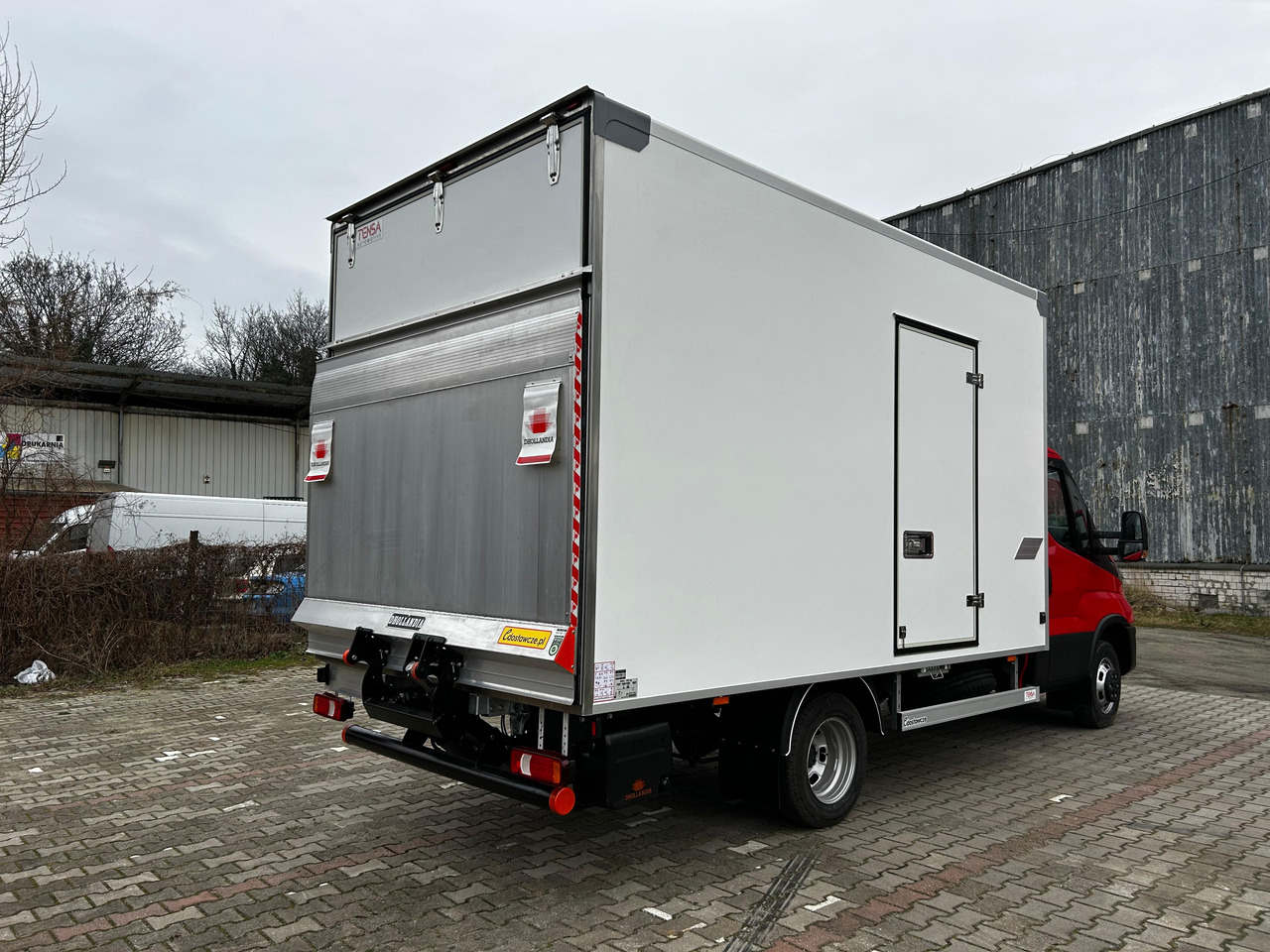 新的 厢式货车 Iveco Daily 50C18HZ Container mit 8 Paletten und einem 750-kg-Aufzug：图11