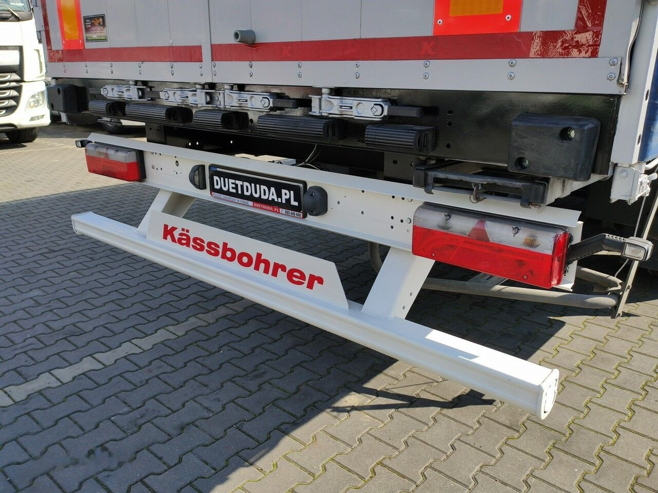 侧帘半拖车 Kässbohrer Maxima XS：图21