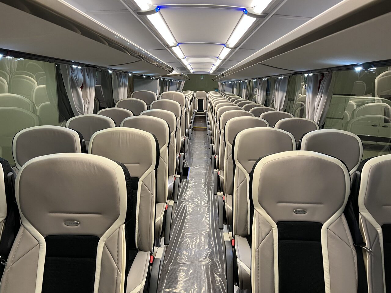 Neoplan Cityliner P15 Euro 6E V.I.P / Exclusive Class (Gräddfärgad skinnklädsel) 租赁 Neoplan Cityliner P15 Euro 6E V.I.P / Exclusive Class (Gräddfärgad skinnklädsel)：图21