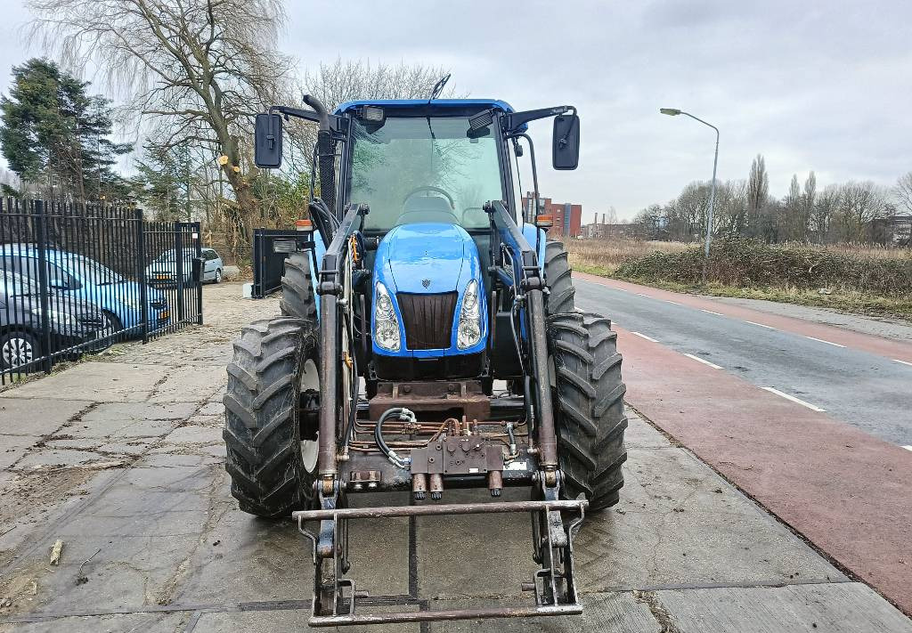 拖拉机 New Holland TL 100 A trekker tractor met front lader boom voor：图13