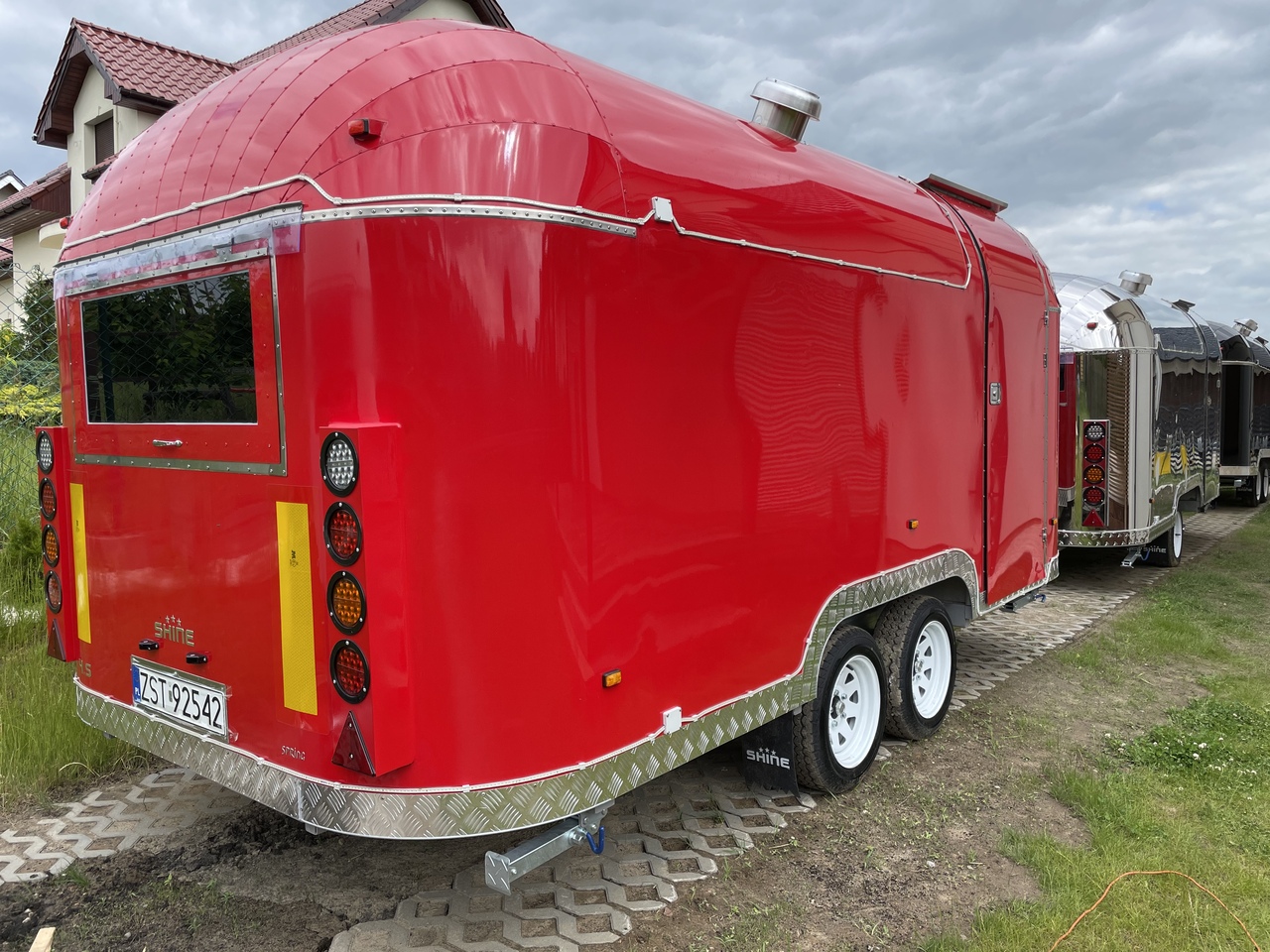 新的 自动售货拖车 SHINE Spring RED：图7