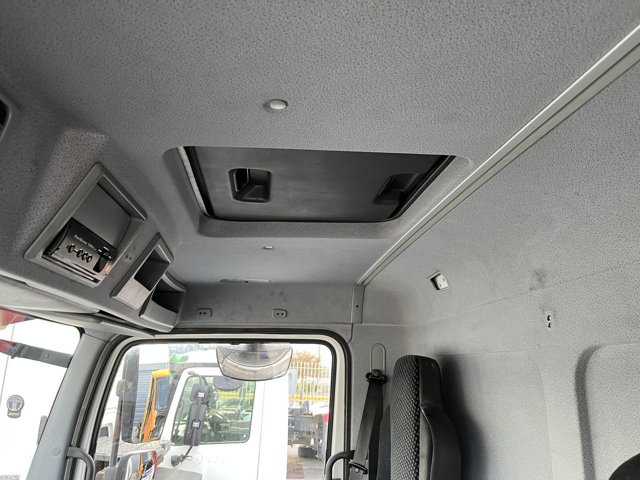 驾驶室和内部 适用于 卡车 SHORT CAB COMPLETE ATEGO 3：图10