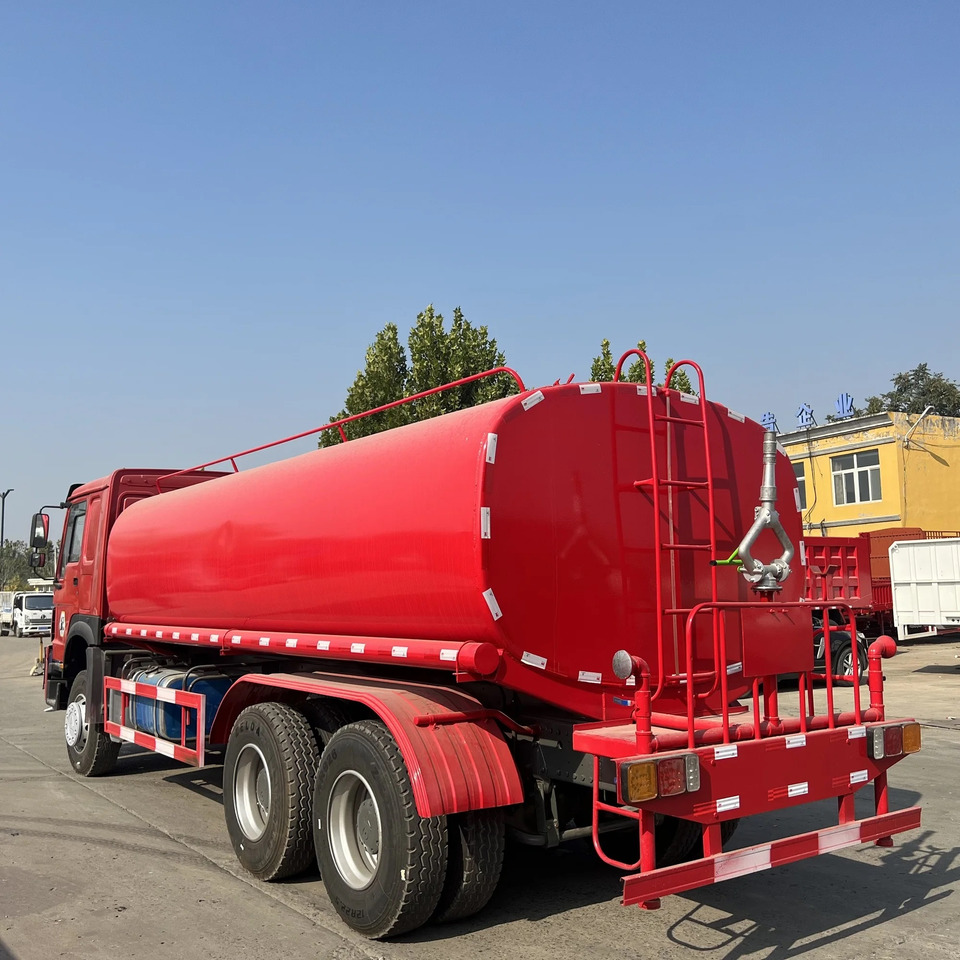 罐车 SINOTRUK 10 wheeler drive China water sprinkler lorry HOWO：图4