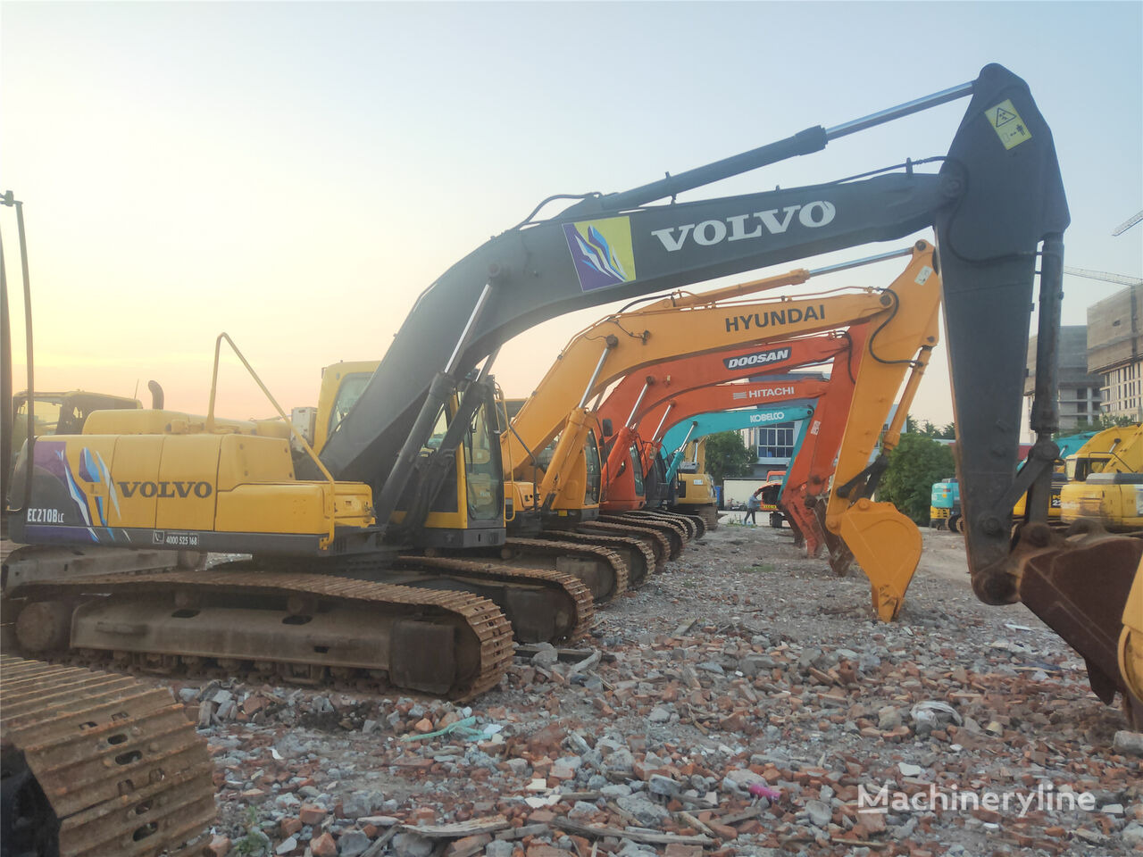 履带式挖掘机 Volvo EC210BLC：图5