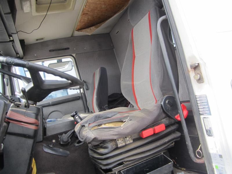 驾驶室底盘卡车 Volvo F12 440：图13