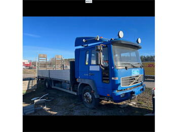 拖吊车 Volvo FL6 220 Flatbed truck with ramps：图1