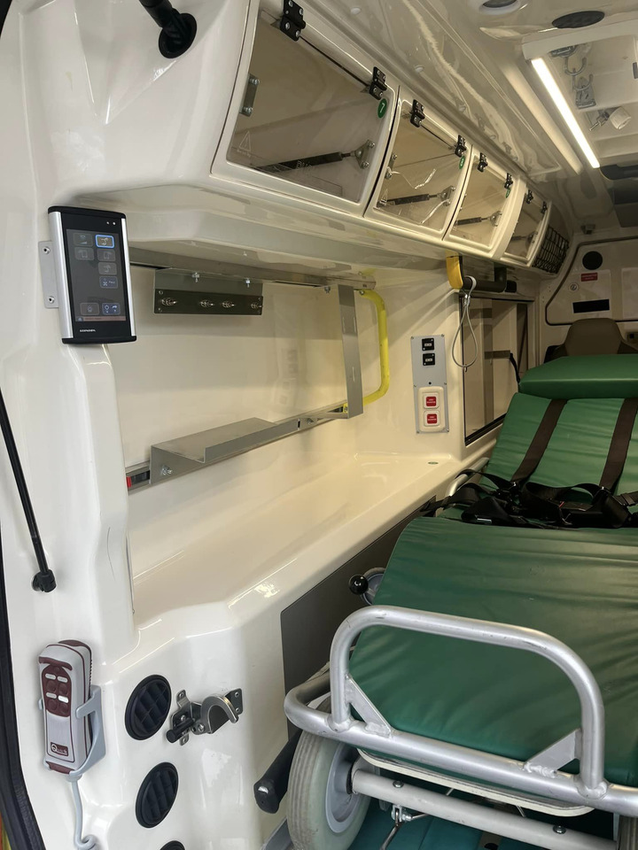 救护车 Volvo Nilsson XCop D5 AWD - AMBULANCE / Krankenwagen：图13