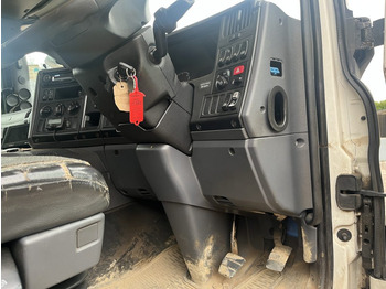 Scania P400 8X4 - 栏板式/ 平板卡车：图3