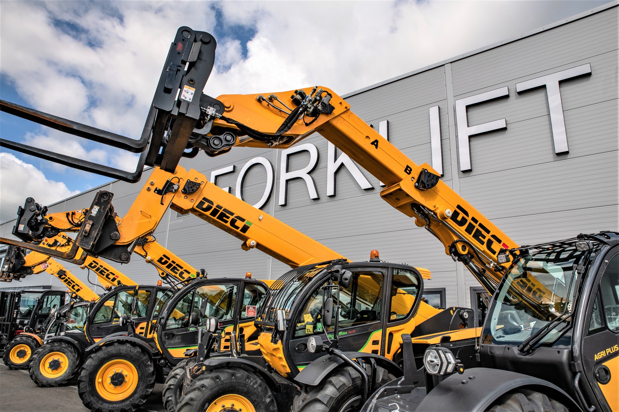 FORKLIFT OU - 材料装卸设备 LINDE H30 - 年: 2013, 租金 undefined：图1
