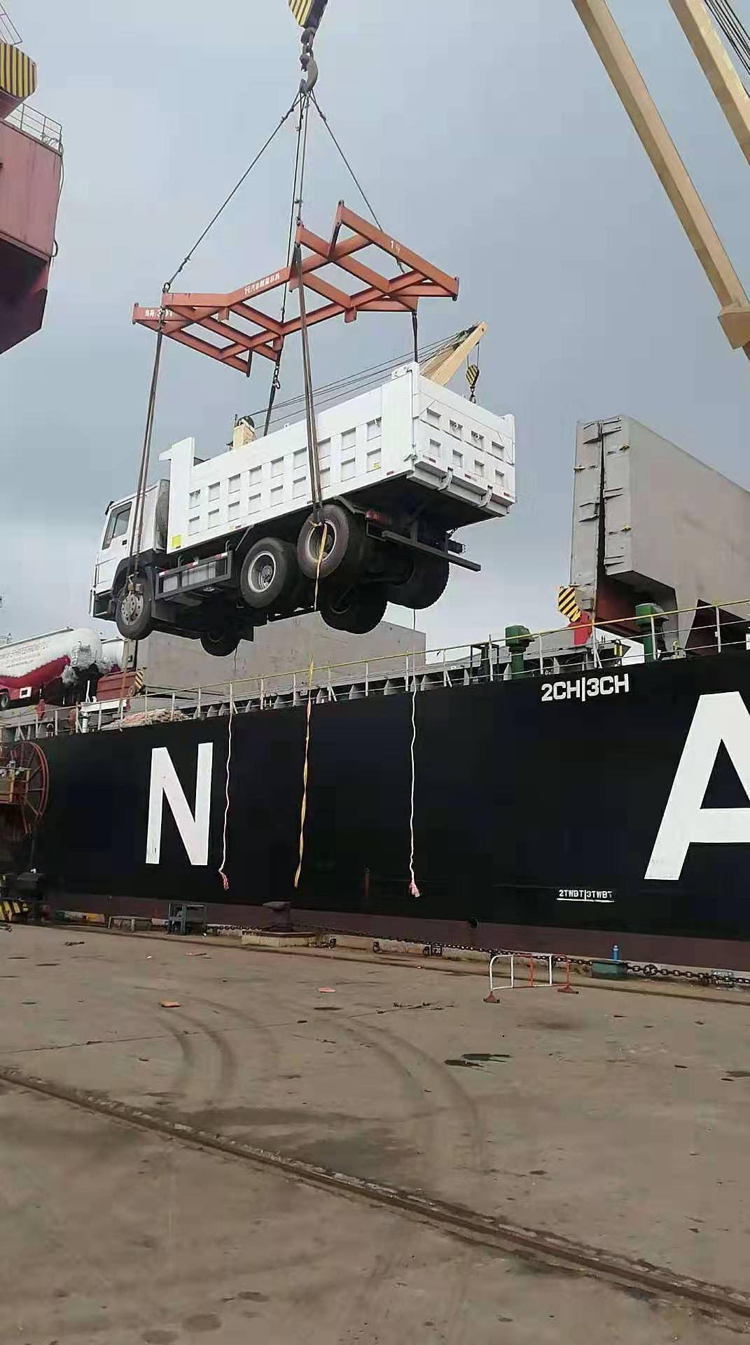 Shandong Guhong Auto Industrial CO., LTD - 卡车 - 年: 2020, 6x4, 空调 undefined：图4