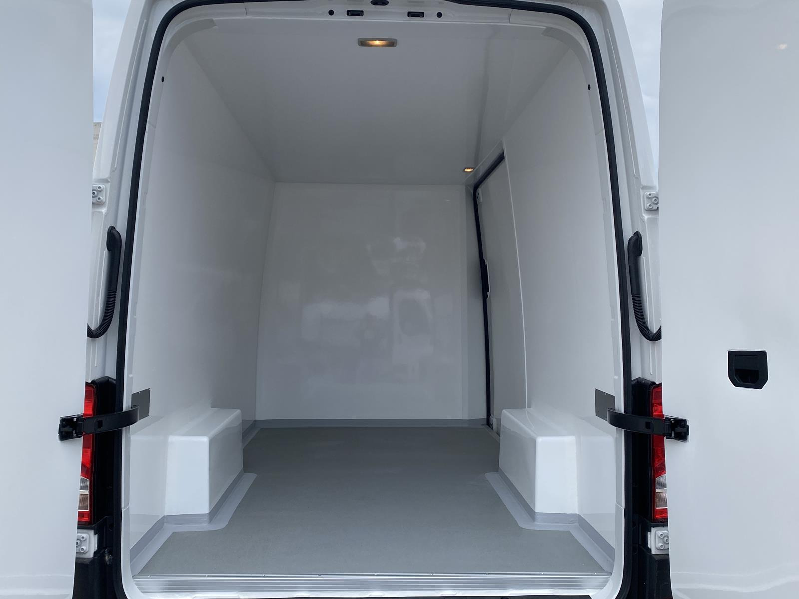 RINZ ROS d.o.o. (GmbH) - 小型货车 - 年: 2024 undefined：图32