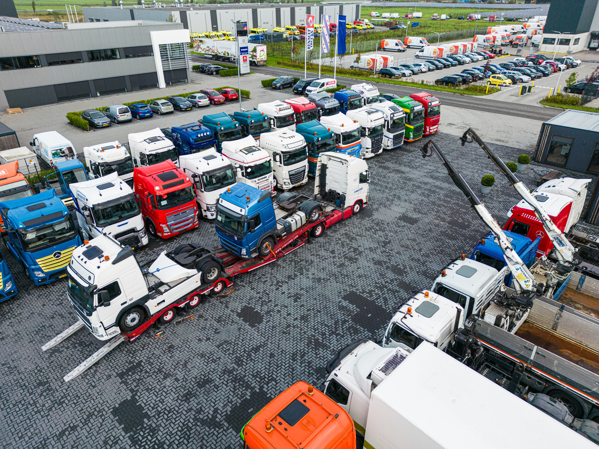 LVS Used TRUCKS - 牵引车 - 年: 2011 undefined：图3