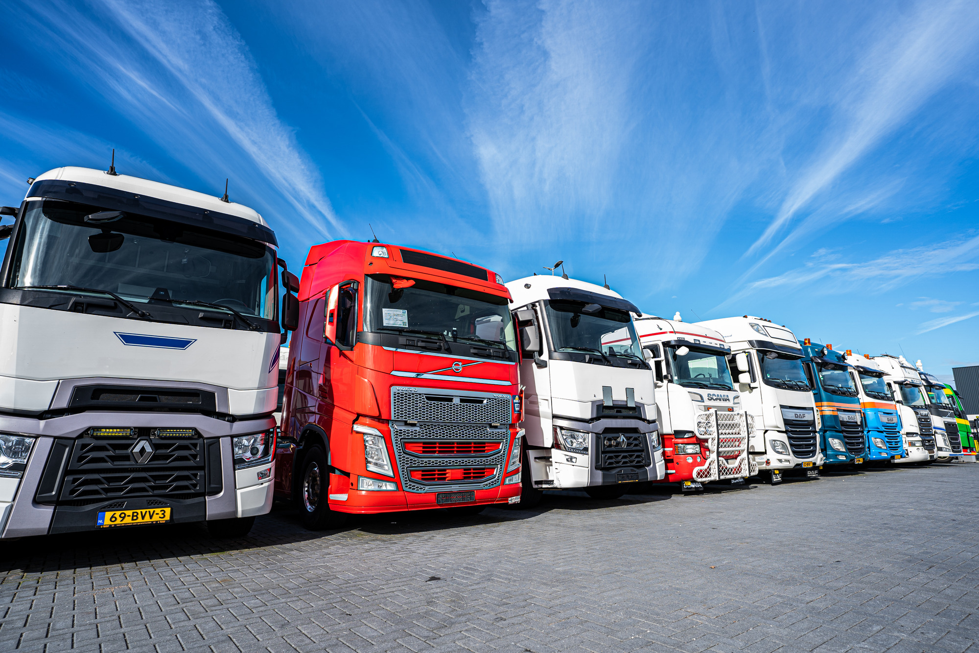 LVS Used TRUCKS - 牵引车 - 年: 2011 undefined：图1