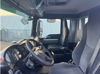 Interior photo 1: 吊钩升降车 MAN TGS 26.480 6x2-4 BL TGS 26.480 6x2-4 BL, Lenk-Liftachse, VDL Abrollkipper bis 7m Container