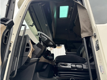 Interior photo 1: 牵引车 MAN TGX 33.510 6x4 BL SA TGX 33.510 6x4 BL SA, Retarder, GX-Fahrerhaus
