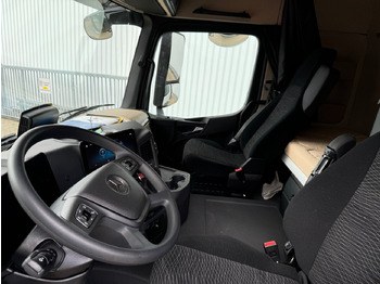 Interior photo 1: 新的 吊钩升降车 Mercedes-Benz Actros 2645 L 6x4 Actros 2645 L 6x4, MultimediaCockpit, Motorabtrieb, Funk
