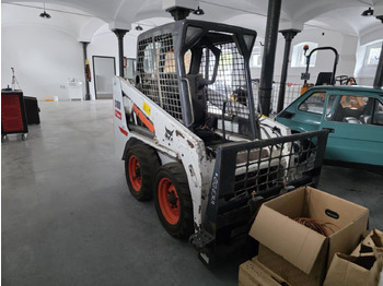 滑移装载机 CATERPILLAR