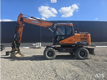 Wheeled Excavator Doosan DX160W with attachment and trailer 租赁 Wheeled Excavator Doosan DX160W with attachment and trailer：图1