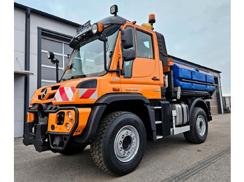 翻斗车 UNIMOG