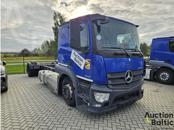 驾驶室底盘卡车 MERCEDES-BENZ Actros 1843