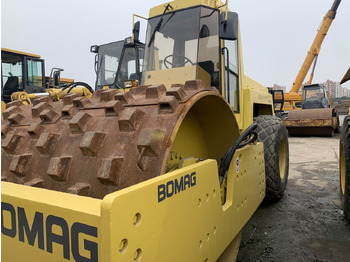 碾压机 BOMAG