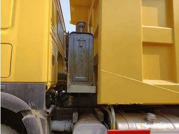 翻斗车 Sinotruk HOWO 6*4 Dump truck：图2