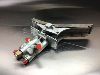 踏板 Liebherr Pilot Control Unit：图5