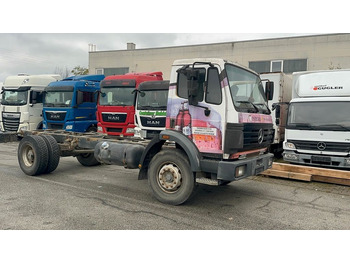 驾驶室底盘卡车 MERCEDES-BENZ