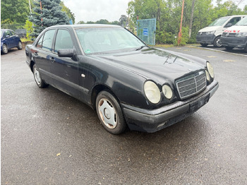 轿车 MERCEDES-BENZ