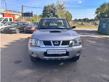 汽车 Nissan Navara 2.5 DI 4X4:图1
