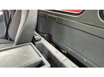 栏板式/ 平板卡车, 起重车 Mercedes-Benz 1833 HIAB Kran, Funk FB Scheckheft gepflegt bei Mercedes:图4 栏板式/ 平板卡车, 起重车 Mercedes-Benz 1833 HIAB Kran, Funk FB Scheckheft gepflegt bei Mercedes:图4