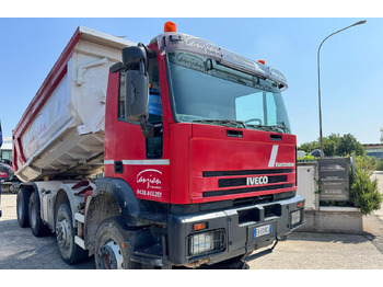 翻斗车 IVECO Trakker