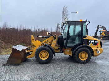 轮式装载机 2010 CAT 906H HJULLASTER. 1596TIMER. SKUFFE. TELLEFSDAL VPL PLOG. HOLMS FEIEKOST. CAT PALLEGAFFLER：图3