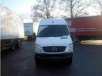 无侧窗厢式货车 MERCEDES-BENZ