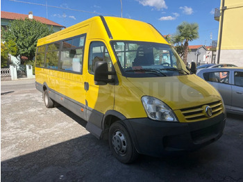 校車 IVECO Daily