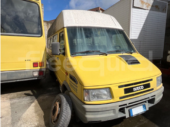 校車 IVECO Daily