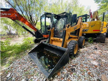 滑移装载机 CASE