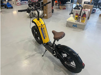摩托车