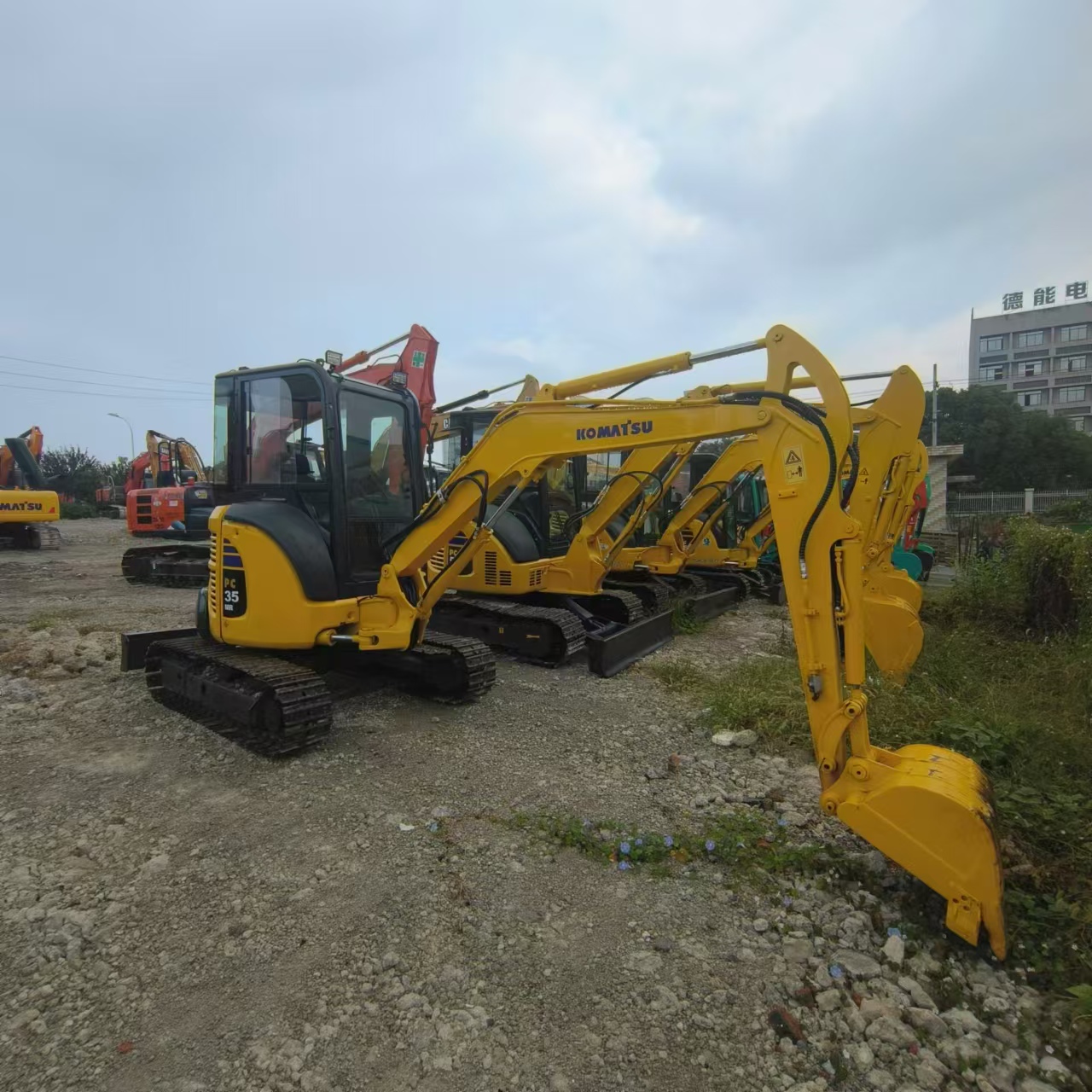 小型挖掘机 KOMATSU PC35：图2