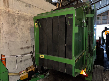 干草和饲料设备 JOHN DEERE