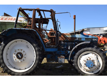 拖拉机 New Holland 8340 *zur Teileverwertung*：图4