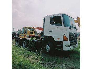 牵引车 HINO 700：图4