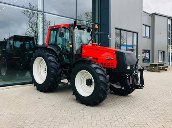 拖拉机 VALTRA