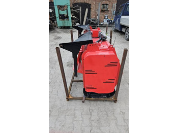 新的 林业表土疏松机 Nowy mulcher leśny GIYI  bęben 181 cm 50 zębów Bobcat mini ładowarka：图3