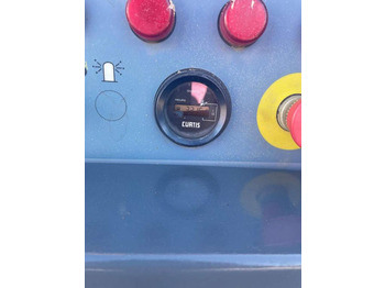 剪式升降机 Haulotte COMPACT 12DX：图4