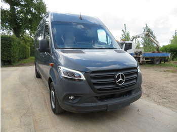 无侧窗厢式货车 MERCEDES-BENZ