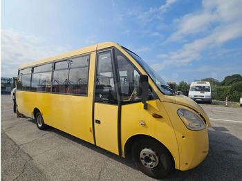 校車 IVECO